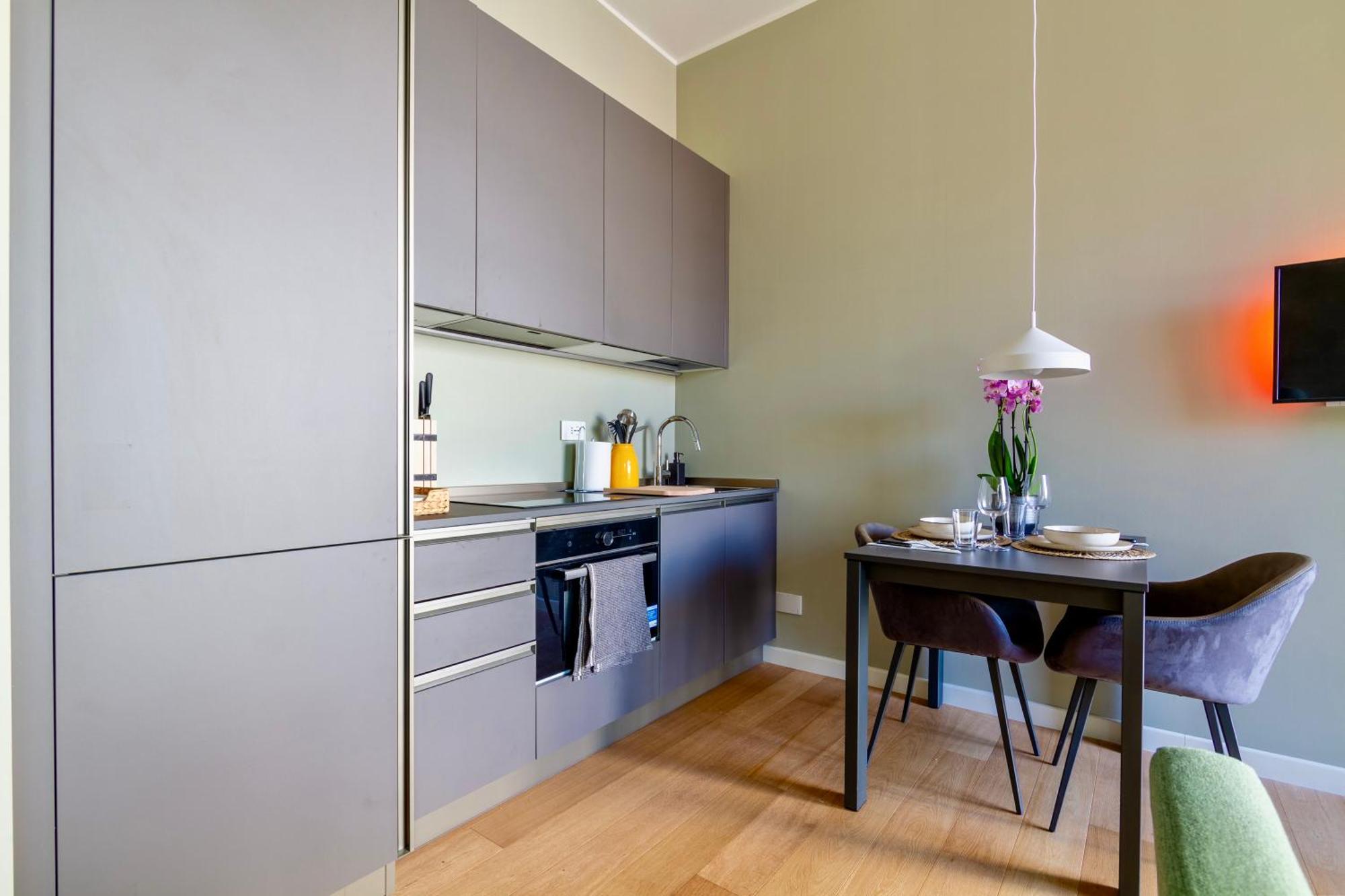 Urban Luxury - Bright And Central Apartment Milan Bagian luar foto