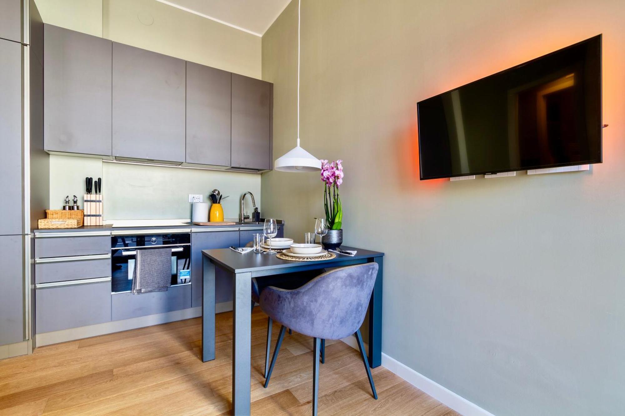 Urban Luxury - Bright And Central Apartment Milan Bagian luar foto